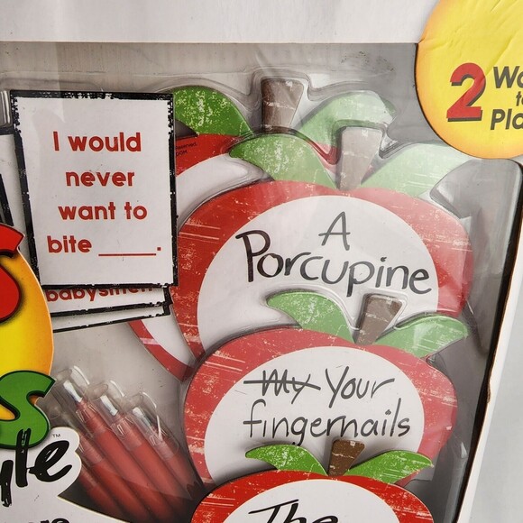 Apples to Apples Freestyle Game Hilarious Word Play Family Game Ages 12+ - Picture 3 of 3